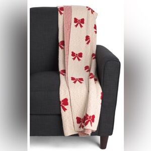 Bow throw blanket